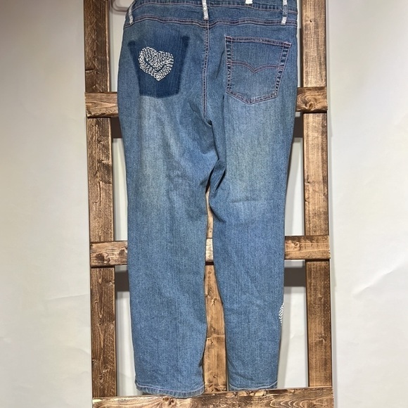 Vanilla star denim jeans. Size 18. For button closure Heart sequence sewn on EUC - Picture 4 of 6